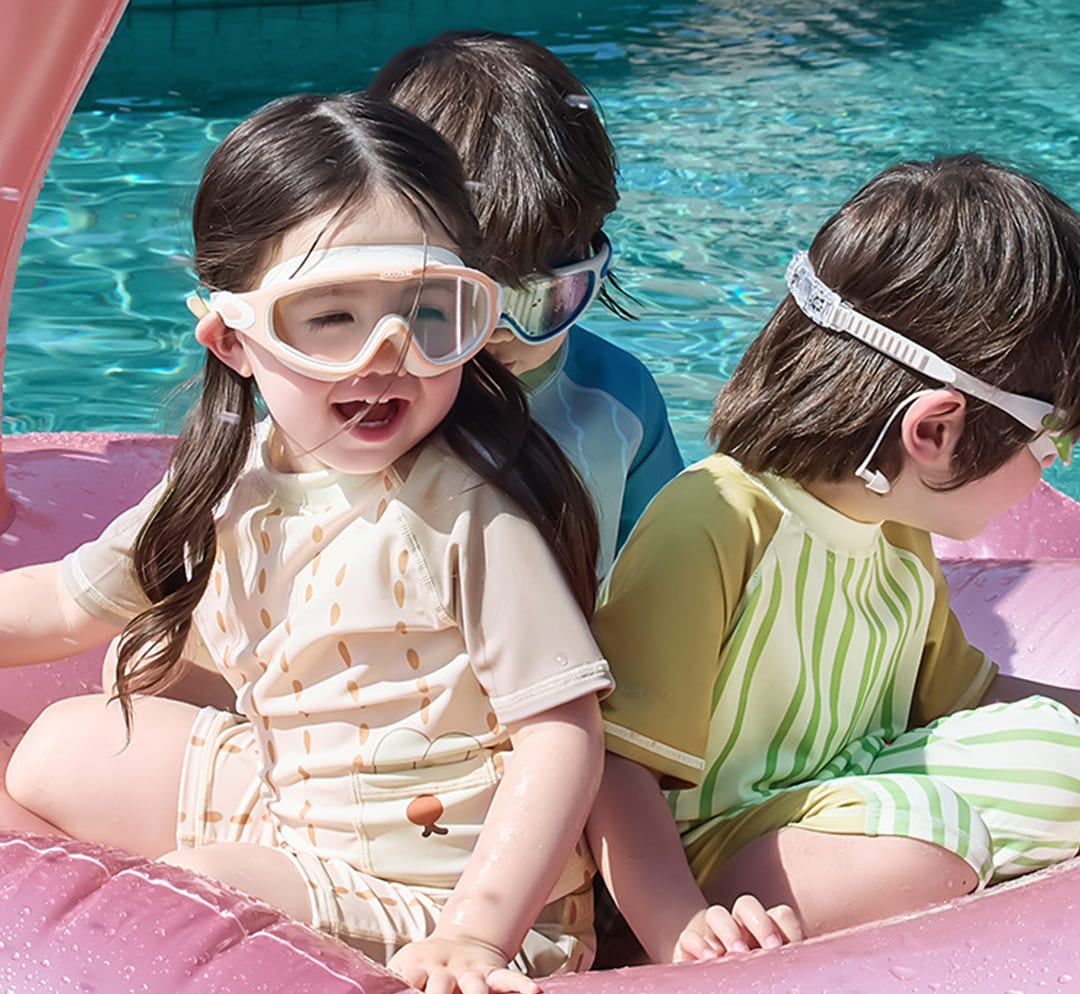 AquaDream Kids Swim Goggles | Lightweight & Comfortable Design