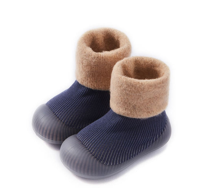 Navy knitted winter boots with a soft fleece cuff